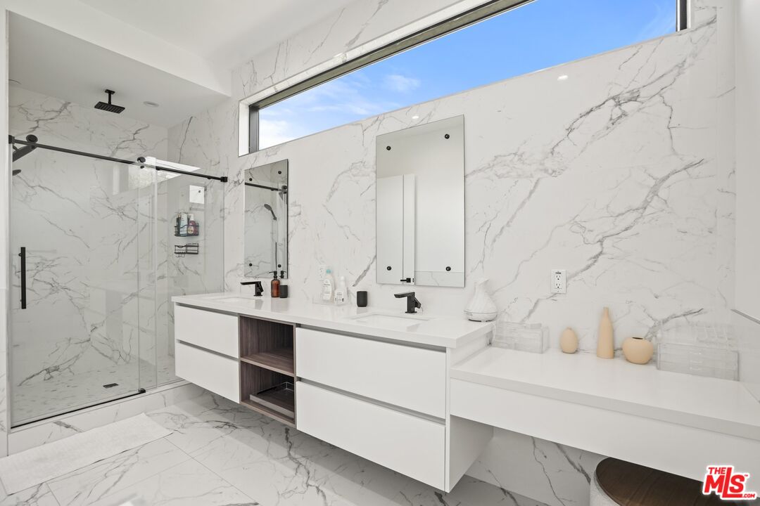 12136 Clarkson Road Los Angeles, CA 90064 - Photo 23 of 38