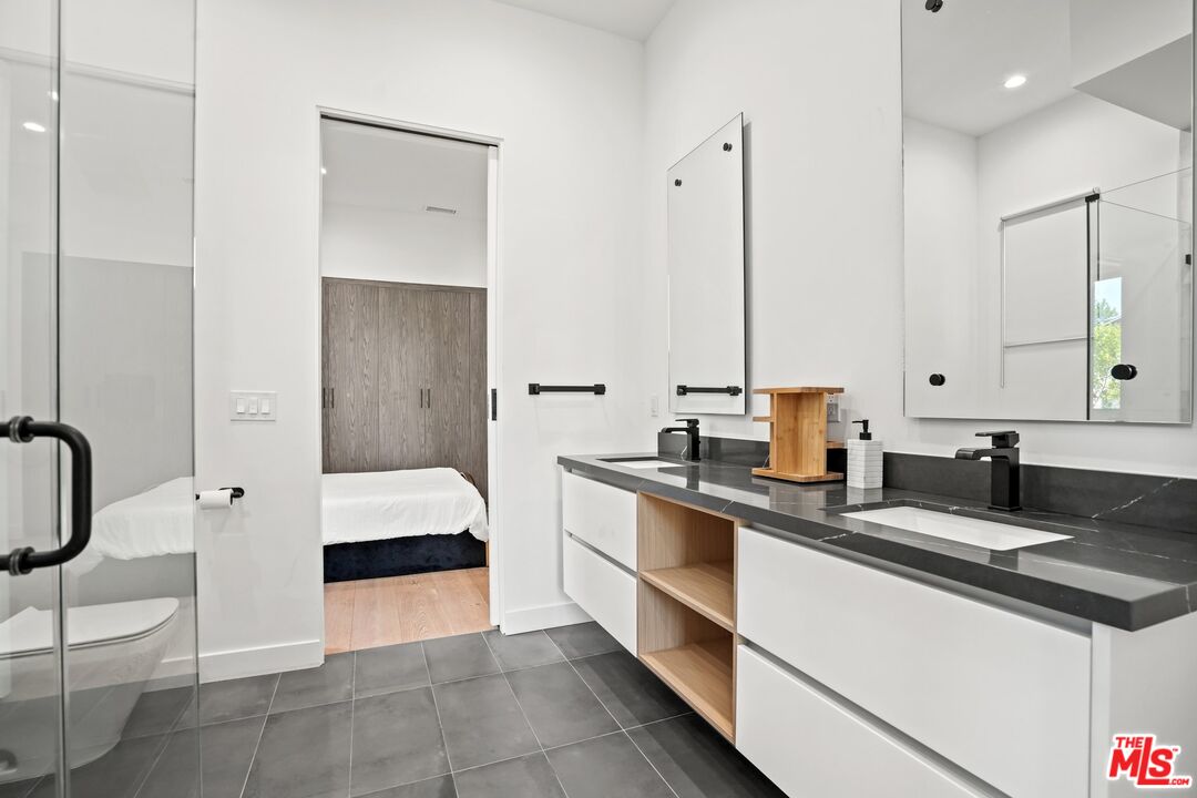 12136 Clarkson Road Los Angeles, CA 90064 - Photo 28 of 38