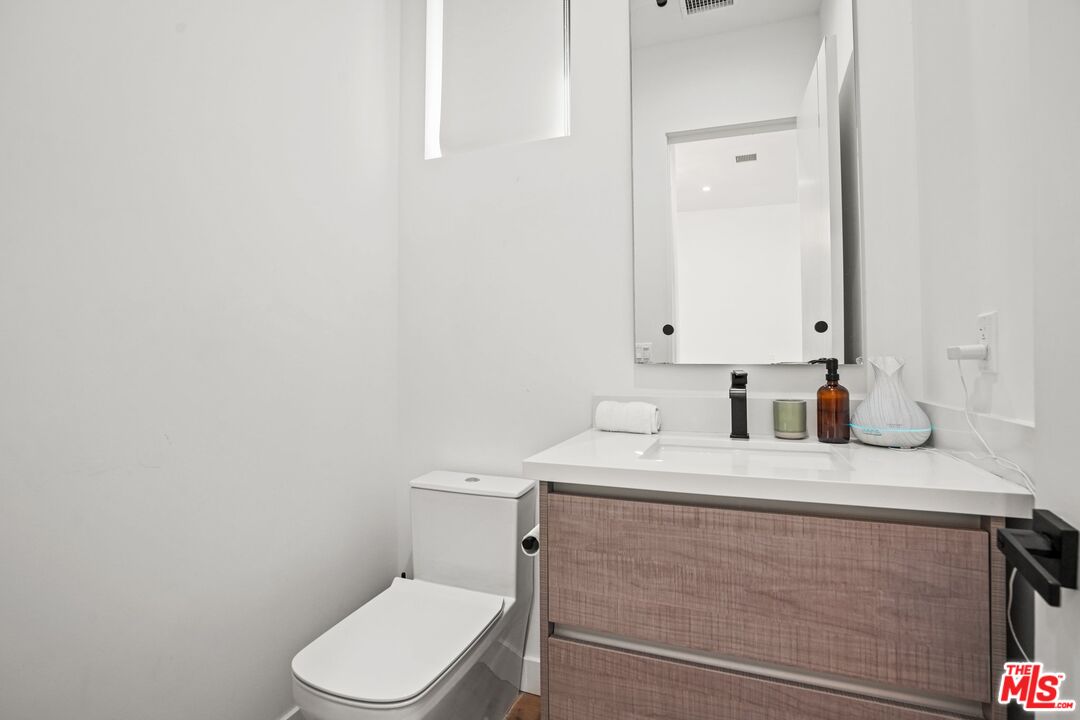 12136 Clarkson Road Los Angeles, CA 90064 - Photo 33 of 38