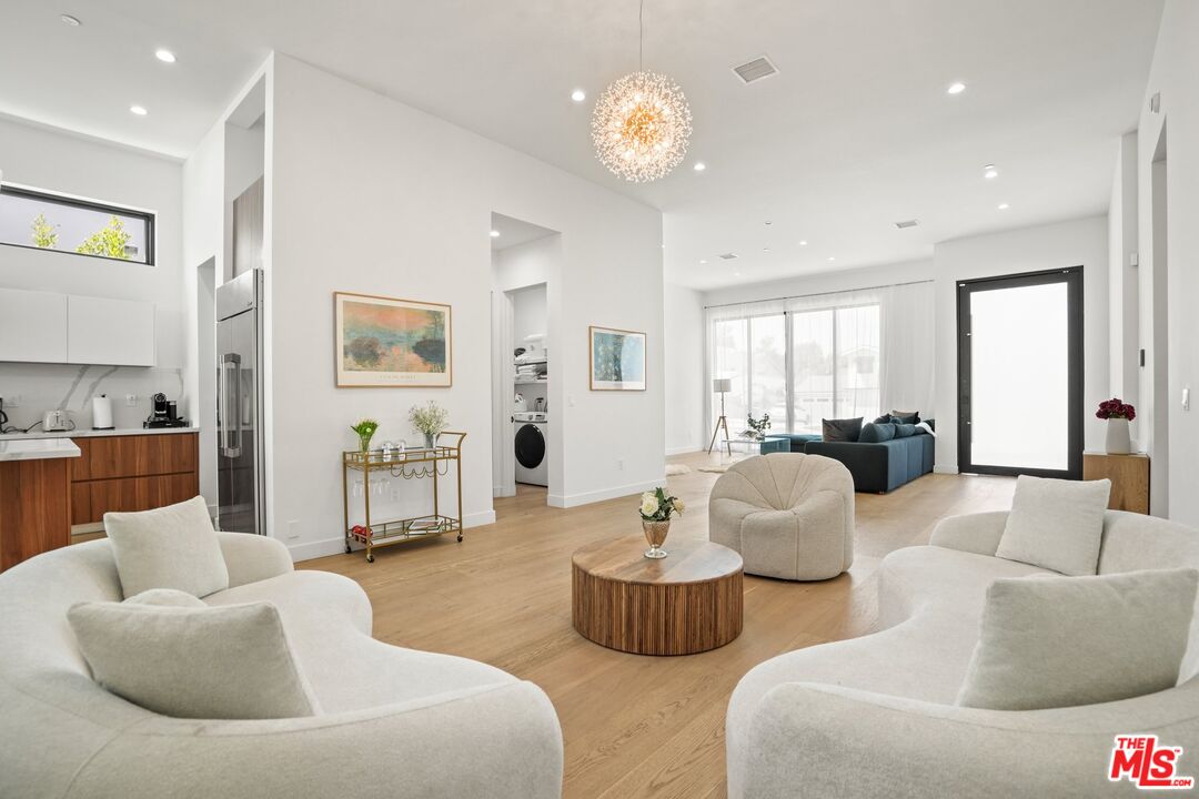 12136 Clarkson Road Los Angeles, CA 90064 - Photo 4 of 38