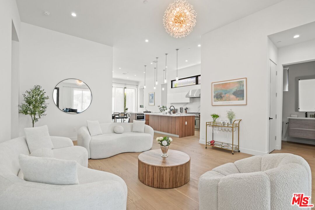 12136 Clarkson Road Los Angeles, CA 90064 - Photo 5 of 38