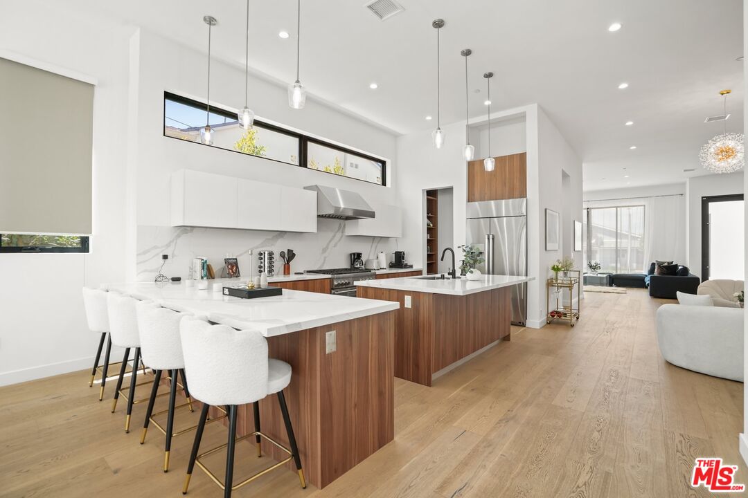 12136 Clarkson Road Los Angeles, CA 90064 - Photo 9 of 38