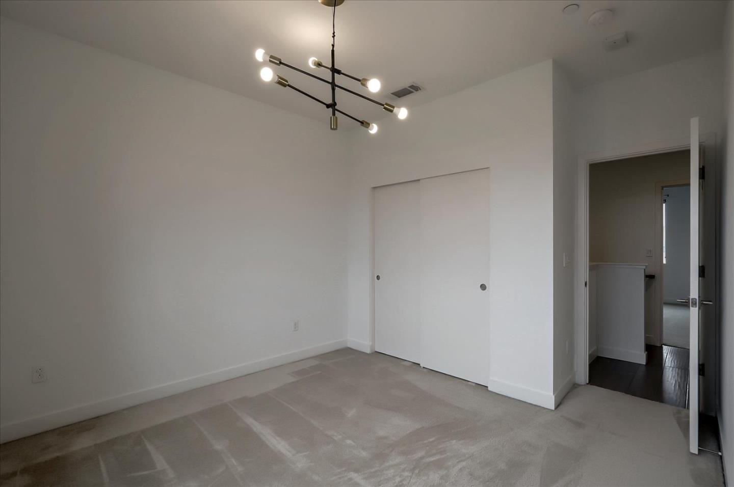 1405 Pullman Way Oakland, CA 94607 - Photo 21 of 36 an empty room with a ceiling fan and a window