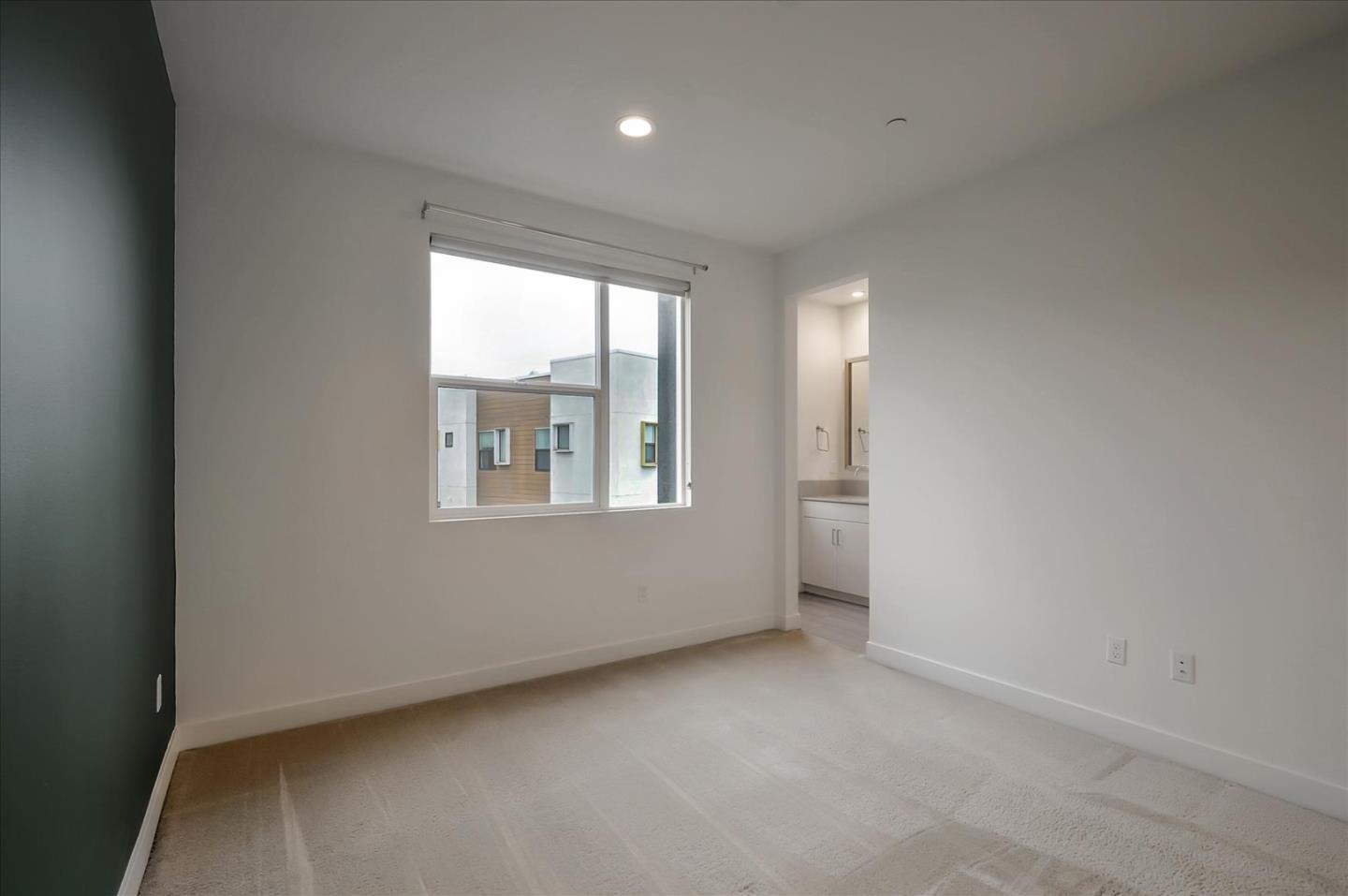 1405 Pullman Way Oakland, CA 94607 - Photo 23 of 36 an empty room with windows