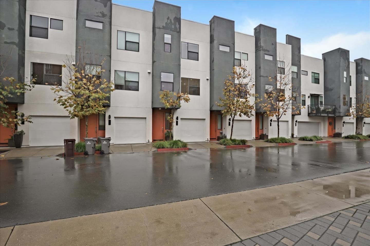 1405 Pullman Way Oakland, CA 94607 - Photo 3 of 36 a view of building and lake view