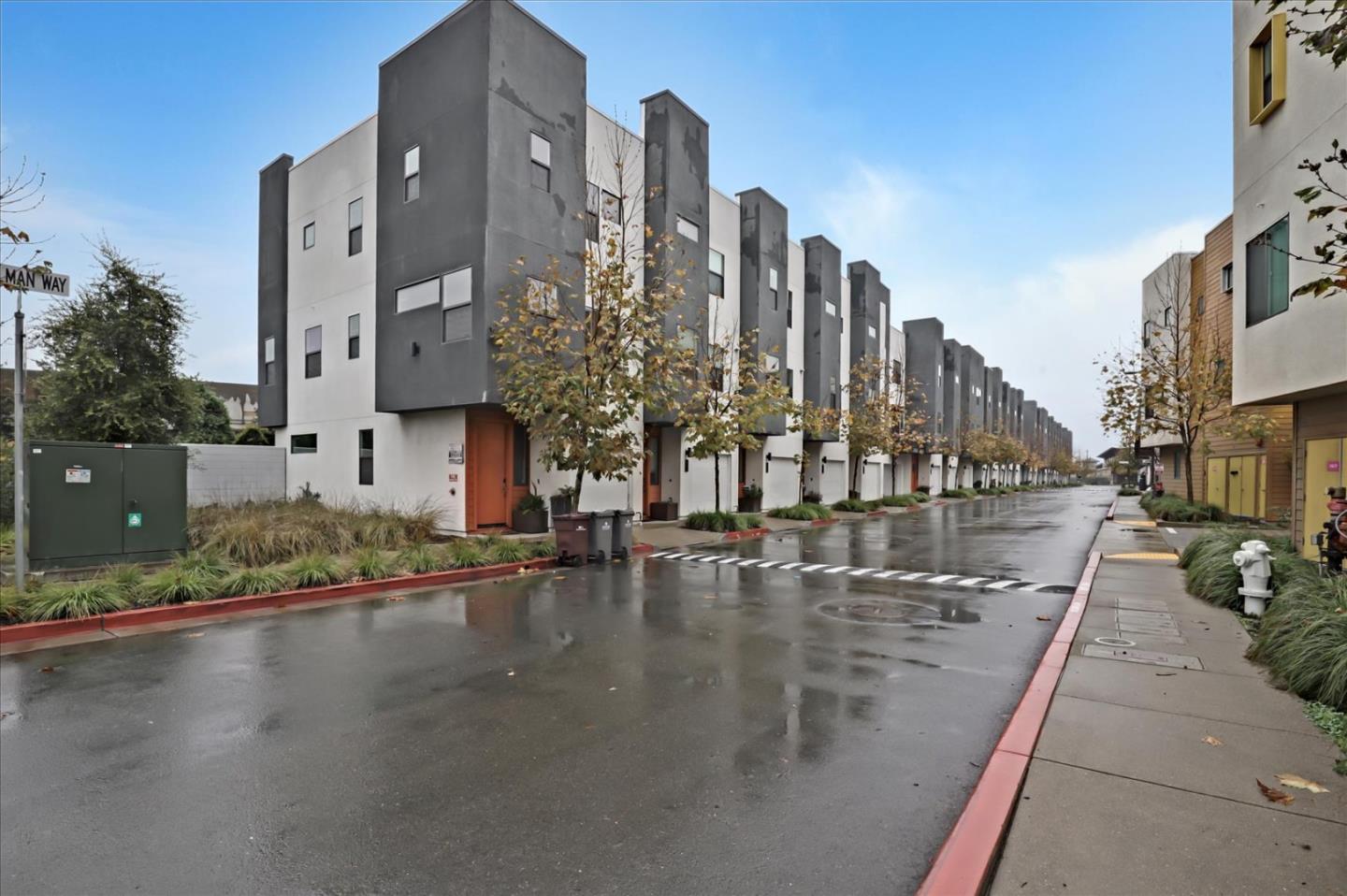 1405 Pullman Way Oakland, CA 94607 - Photo 4 of 36 a view of a building with street view