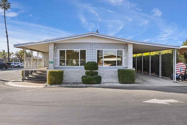 a view of a house with outdoor space