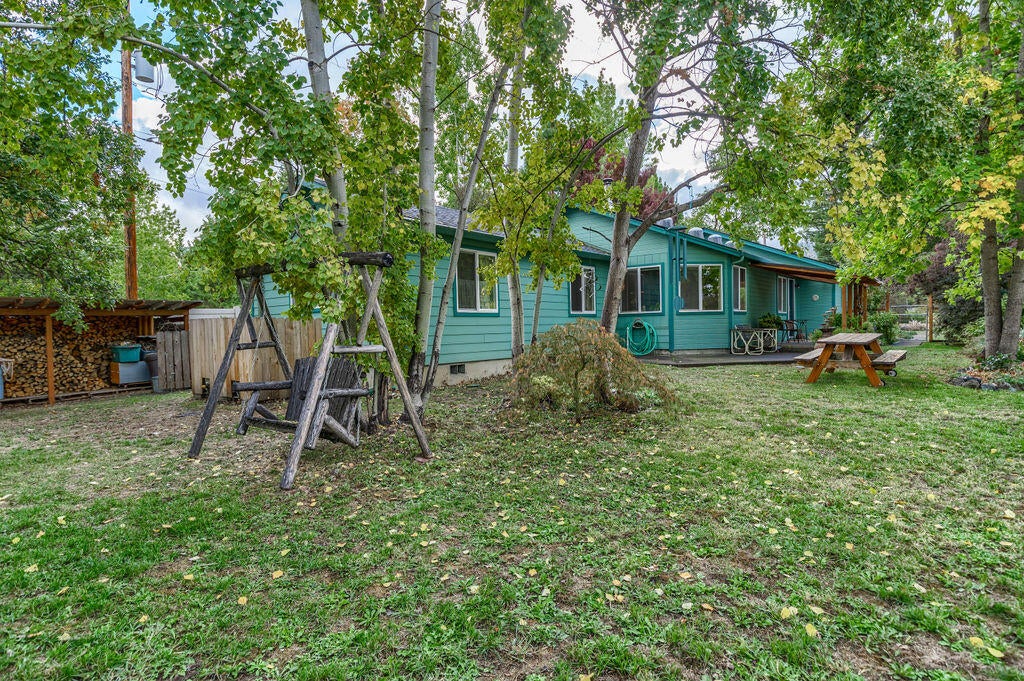 2286 Camp Baker Road Medford, OR 97501 - Photo 33 of 36 Private and quiet