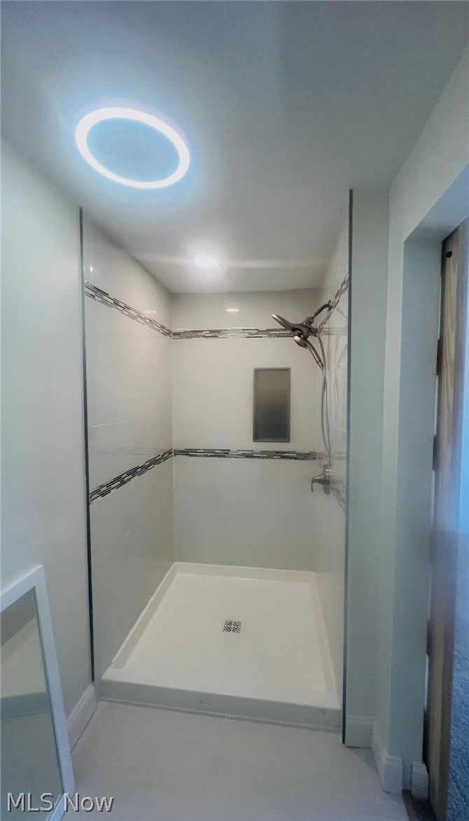 9956 Johnnycake Ridge Road East, Unit A8 Painesville, OH 44077 - Photo 11 of 29 Extra Large Shower Custom