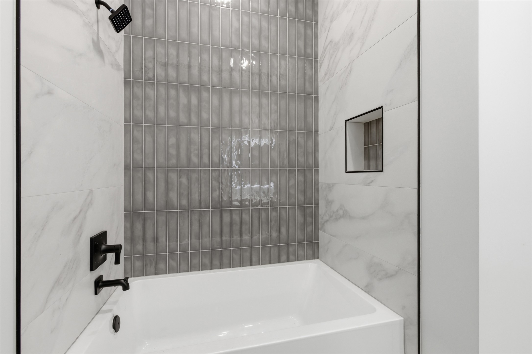 5013 Rob-Scott Street Austin, TX 78721 - Photo 28 of 35 An alcove tub with luxurious finishes.