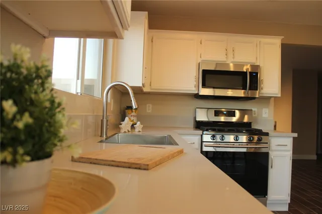 $1,850 | 8366 Woodland Prairie Avenue, Las Vegas, NV 89129