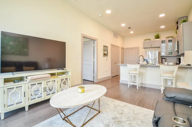 $225,000 | 6955 Turtlewood Drive, Unit 607, Houston, TX 77072