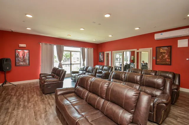 $225,000 | 6955 Turtlewood Drive, Unit 607, Houston, TX 77072