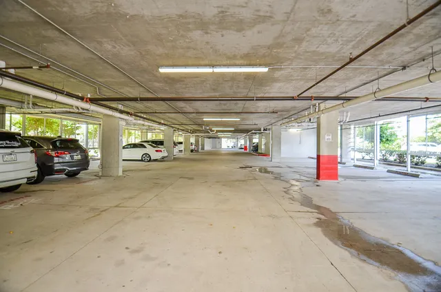 $225,000 | 6955 Turtlewood Drive, Unit 607, Houston, TX 77072