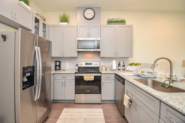 $225,000 | 6955 Turtlewood Drive, Unit 607, Houston, TX 77072