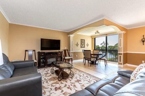 $2,900 | 1915 Lavers Circle, Unit E309, Delray Beach, FL 33444