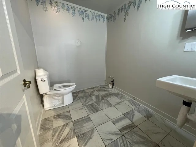 $1,600 | 15 East 2nd Street, West Jefferson, NC 28694