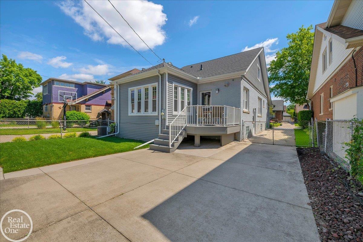 1357 Nottingham Road Grosse Pointe Park, MI 48230 - Photo 33 of 38