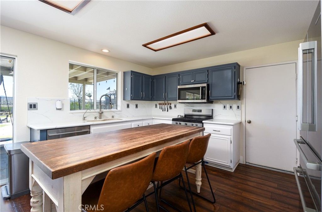 33239 Corte Yaca Temecula, CA 92592 - Photo 21 of 48 kitchen sink views