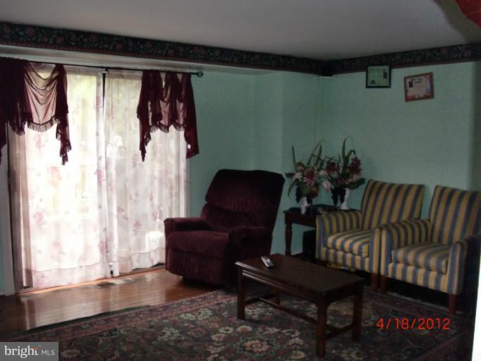 9402 Merryrest Road Columbia, MD 21045 - Photo 3 of 10 Living Room