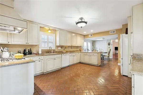 $441,500 | 3924 Pharr Street, Metairie, LA 70002