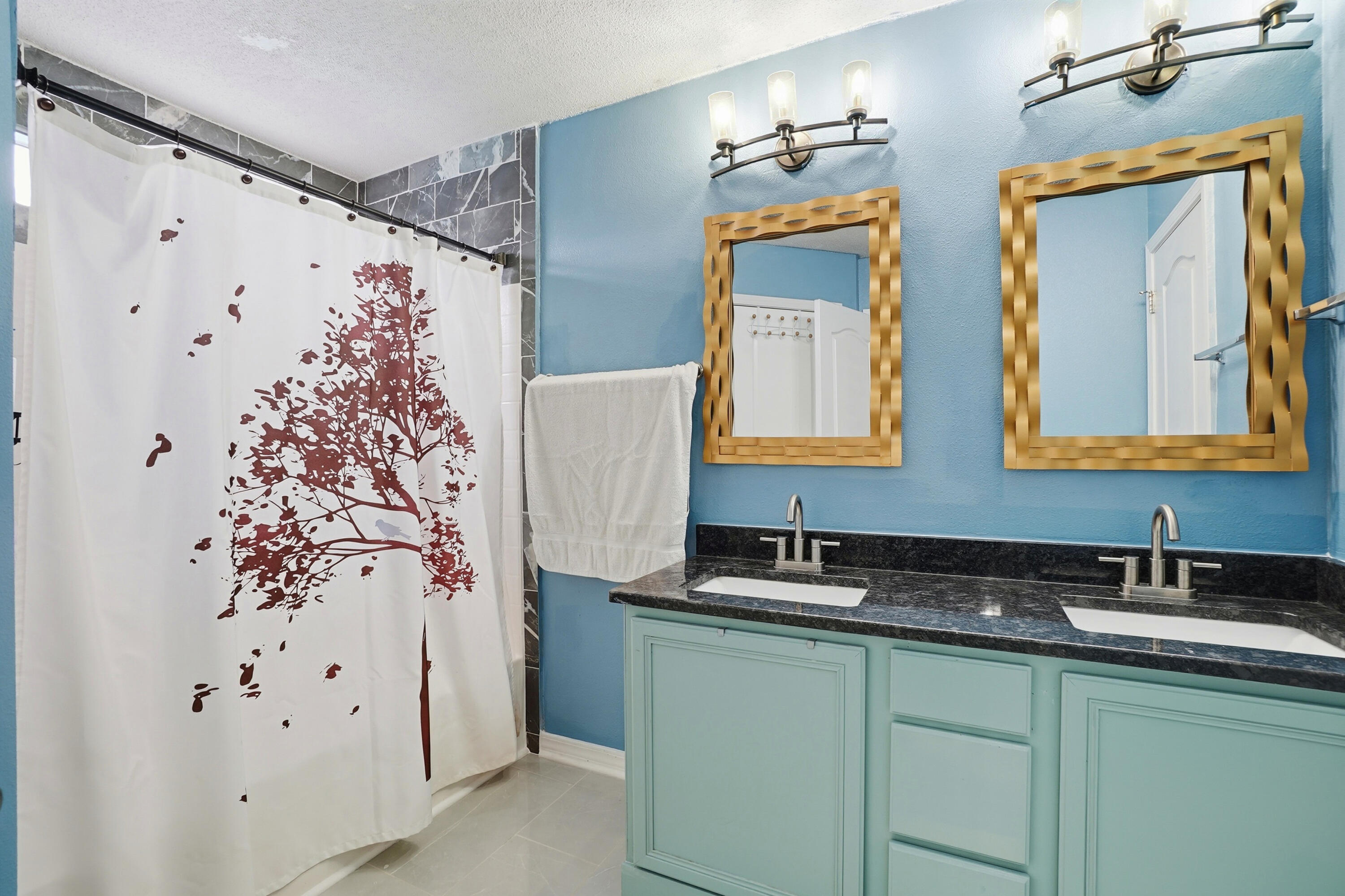 1981 Catline Circle Navarre, FL 32566 - Photo 20 of 37 Primary Bathroom