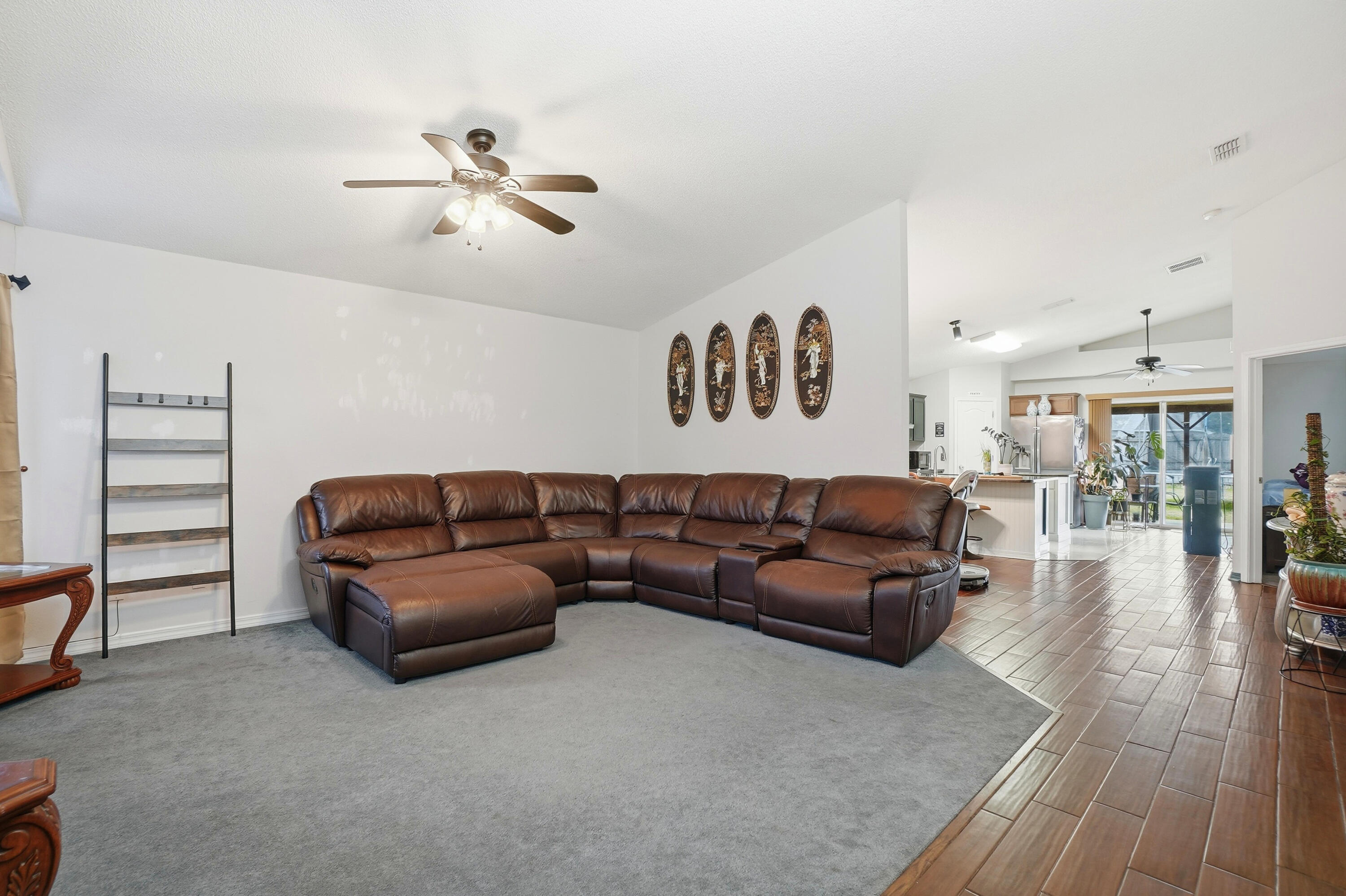 1981 Catline Circle Navarre, FL 32566 - Photo 3 of 37 Livingroom