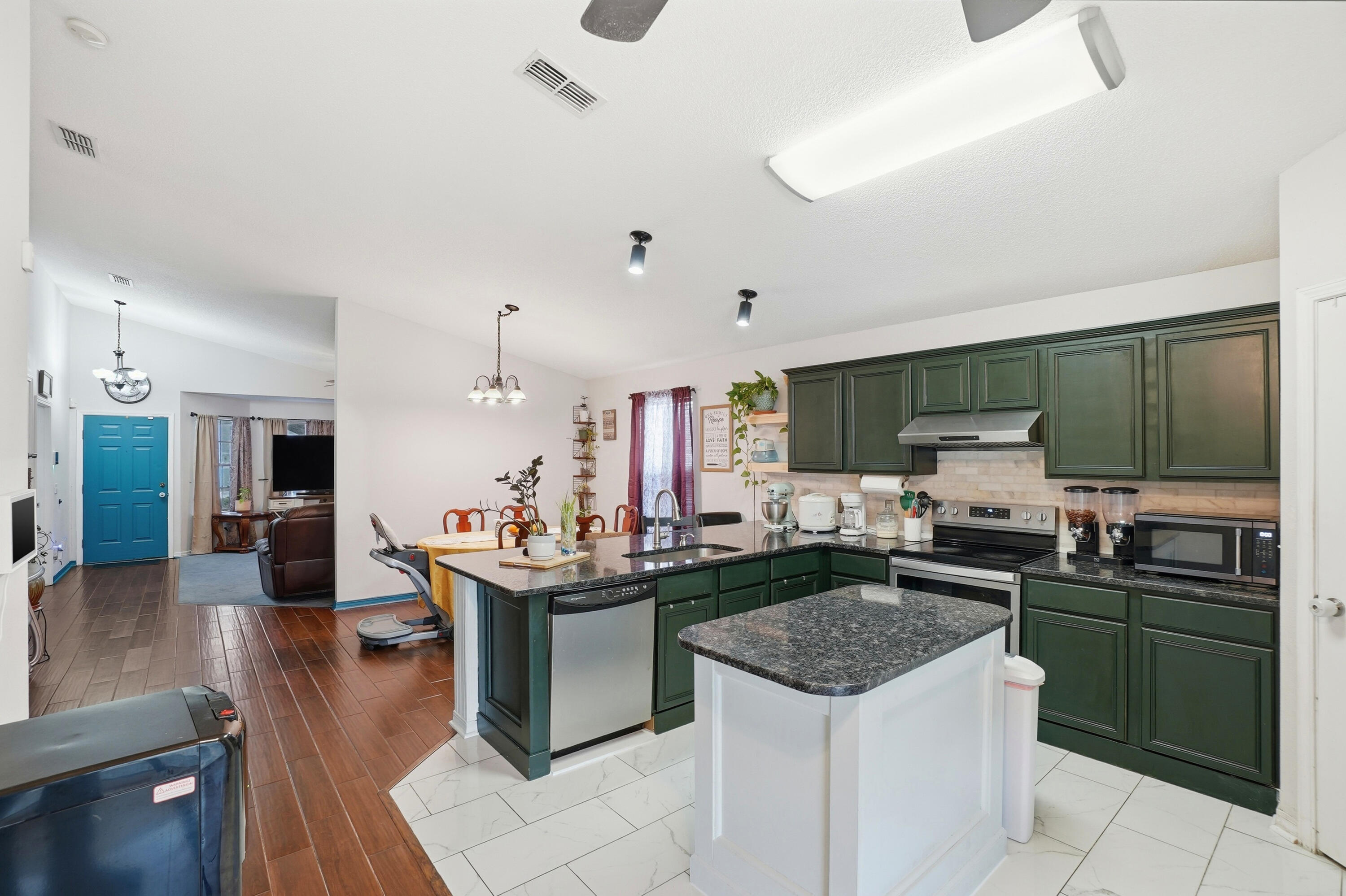 1981 Catline Circle Navarre, FL 32566 - Photo 10 of 37 Kitchen