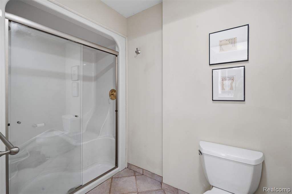 34555 Quaker Valley Road Farmington Hills, MI 48331 - Photo 26 of 53