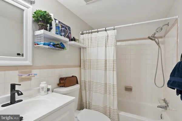$260,000 | 5600 Bloomfield Drive, Unit 4, Alexandria, VA 22312