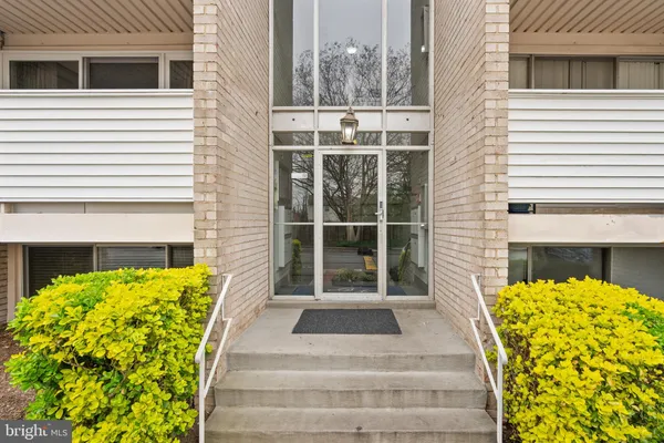 $260,000 | 5600 Bloomfield Drive, Unit 4, Alexandria, VA 22312