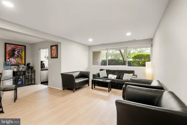 $260,000 | 5600 Bloomfield Drive, Unit 4, Alexandria, VA 22312