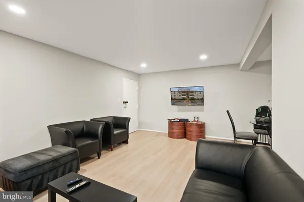 $260,000 | 5600 Bloomfield Drive, Unit 4, Alexandria, VA 22312