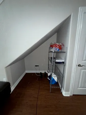 a view of entryway with room