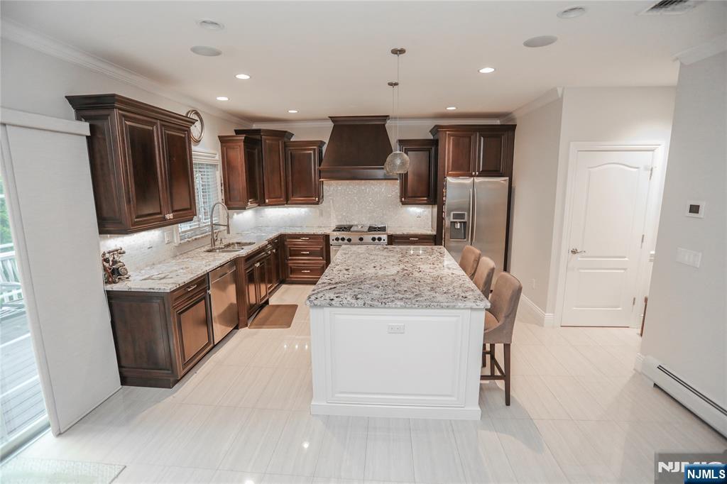 296 Forest Road Fort Lee, NJ 07024 - Photo 4 of 25