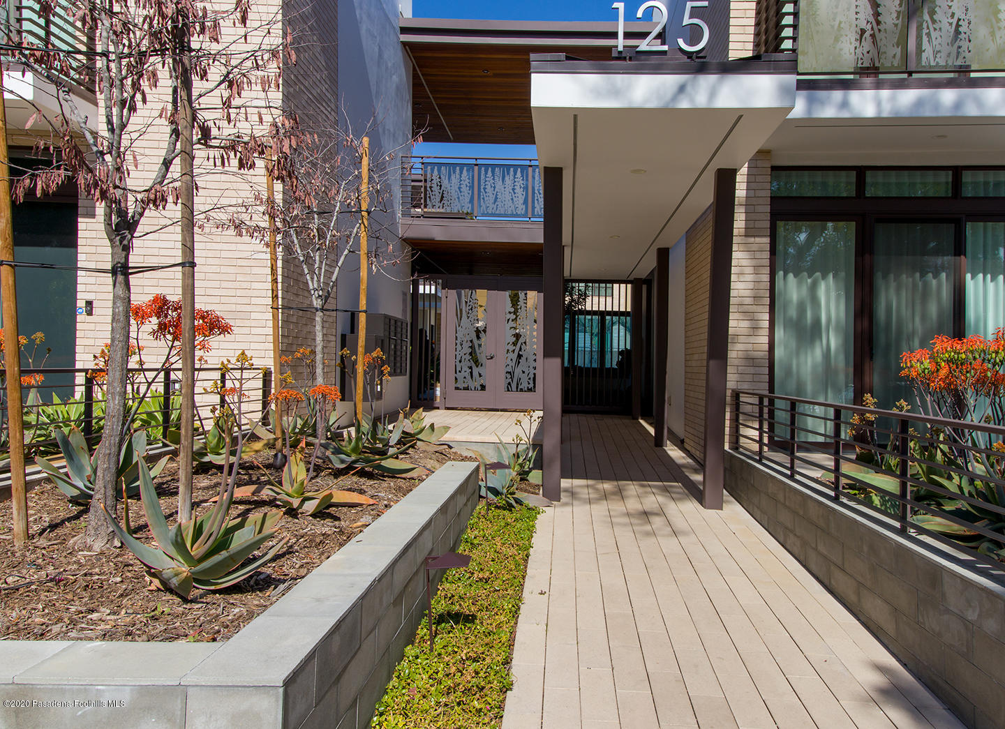 125 Hurlbut Street, Unit 101 Pasadena, CA 91105 - Photo 3 of 28 IMG_2917-Lo