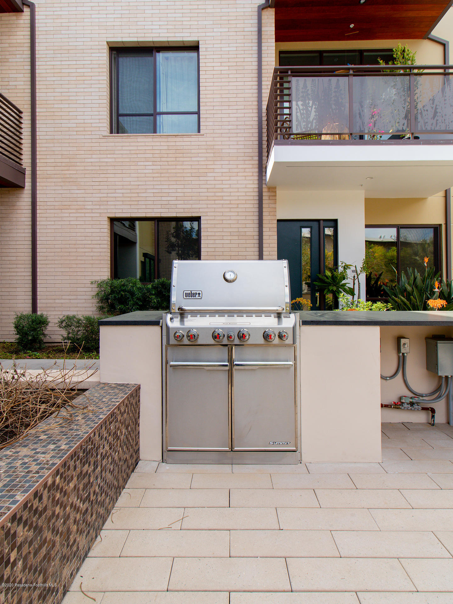 125 Hurlbut Street, Unit 101 Pasadena, CA 91105 - Photo 10 of 28 20200228-IMG_3335-Editlo