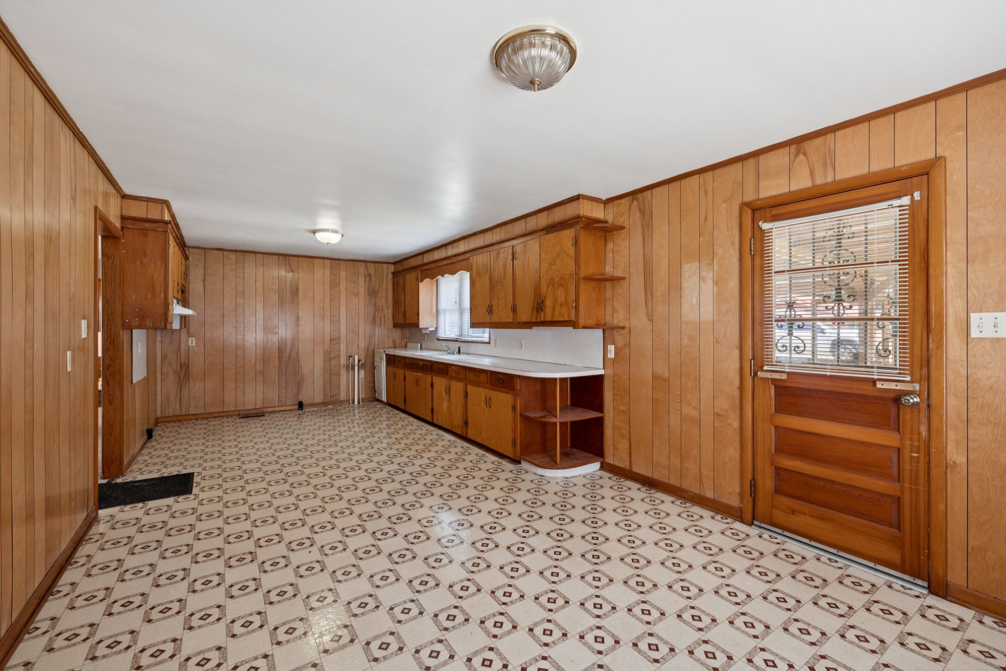 204 Canaan Road Mount Pleasant, TN 38474 - Photo 20 of 49 a spacious bathroom with a sink and a mirror