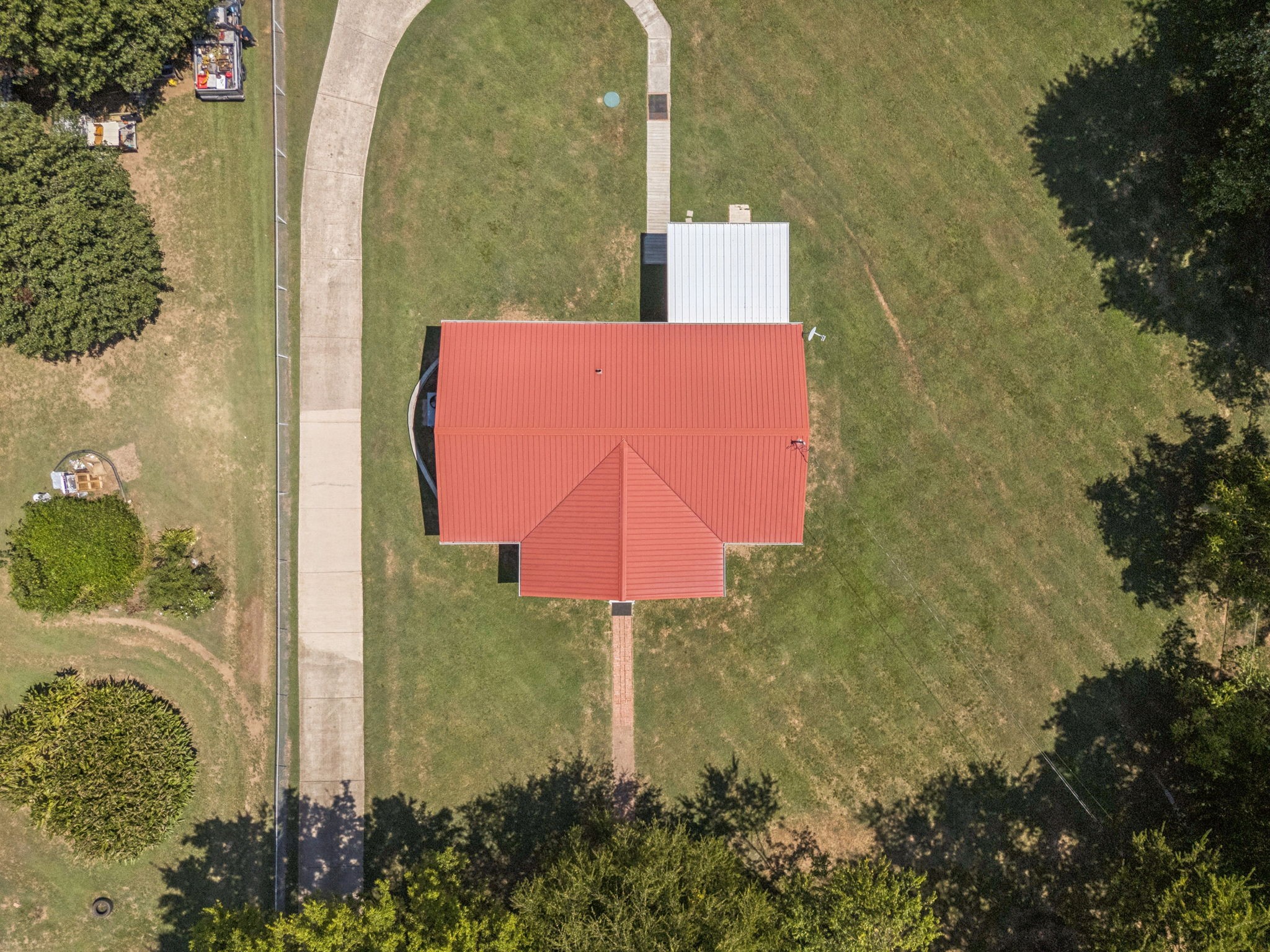 204 Canaan Road Mount Pleasant, TN 38474 - Photo 48 of 49 an aerial view of a multi story residential apartment building with yard