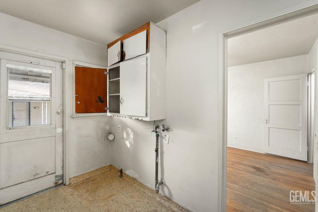 Undisclosed Address Bakersfield, CA 93305 - Photo 13 of 19 a view of a bathroom