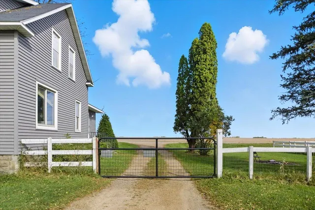 $160,000 | 303 County Road 13, Glenville, MN 56036