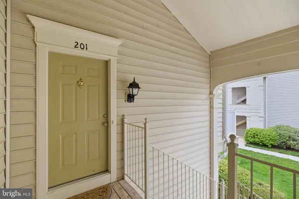 $350,000 | 8200 Catbird Circle, Unit 201, Lorton, VA 22079