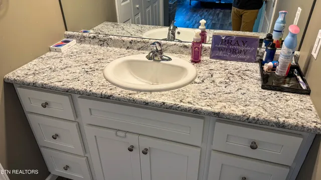 $474,000 | 344 Kayla Lane, Oneida, TN 37841