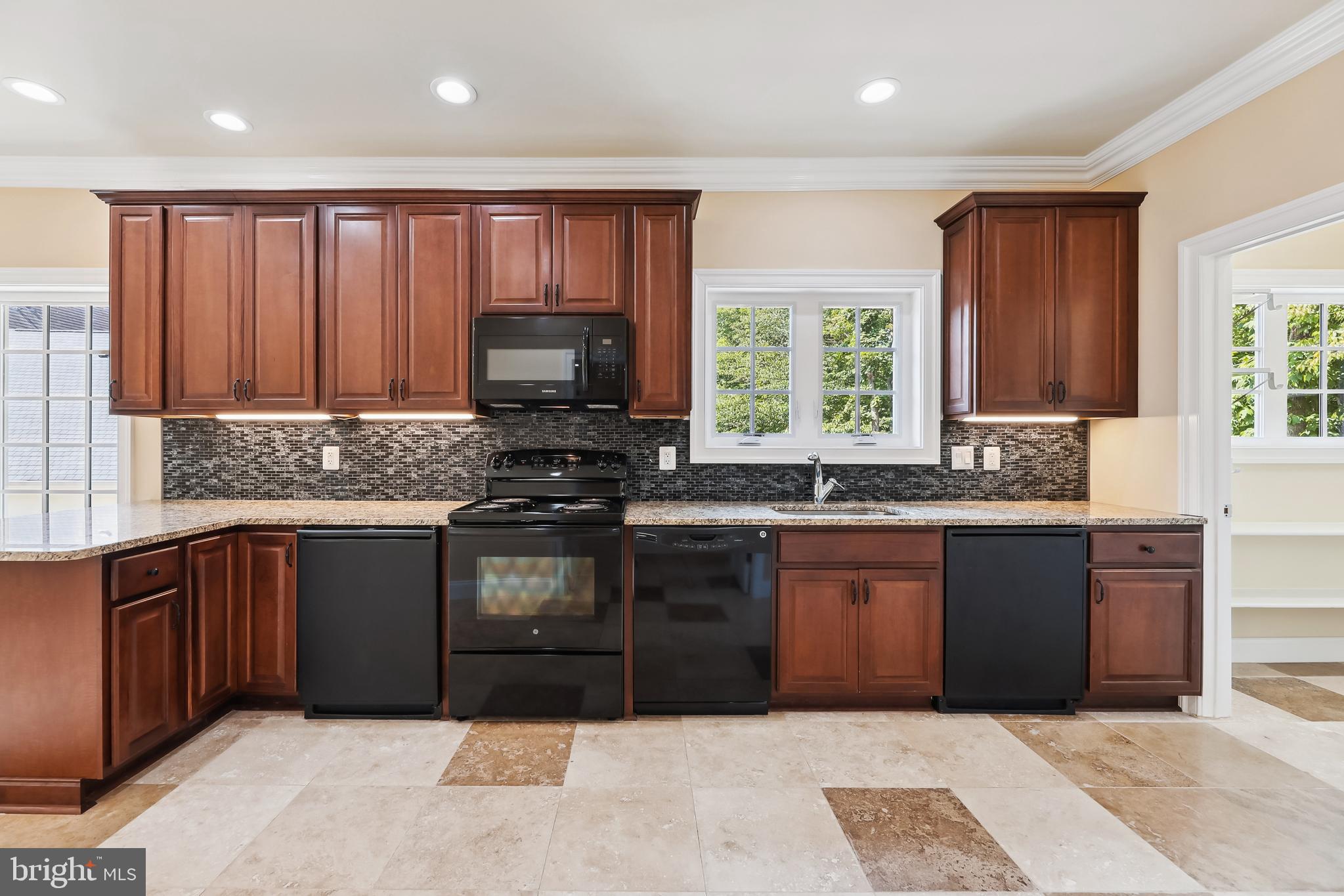 12792 Yates Ford Road Clifton, VA 20124 - Photo 89 of 117 Apartment Kitchen with Walk-In Pantry.