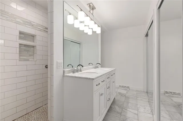 $350,000 | 4401 South Stonecrest Circle, St. Joseph, MO 64506