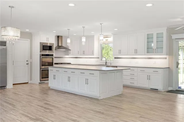 $350,000 | 4401 South Stonecrest Circle, St. Joseph, MO 64506