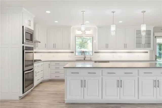 $350,000 | 4401 South Stonecrest Circle, St. Joseph, MO 64506