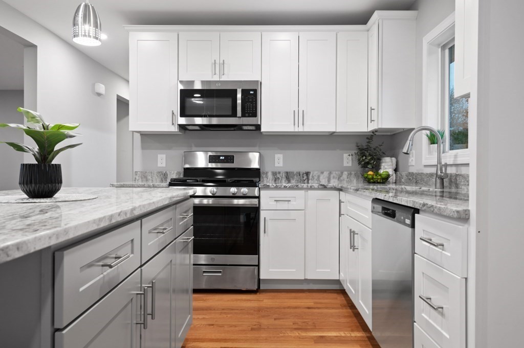 10 Lincoln Road Peabody, MA 01960 - Photo 5 of 26 Gallery Image 5