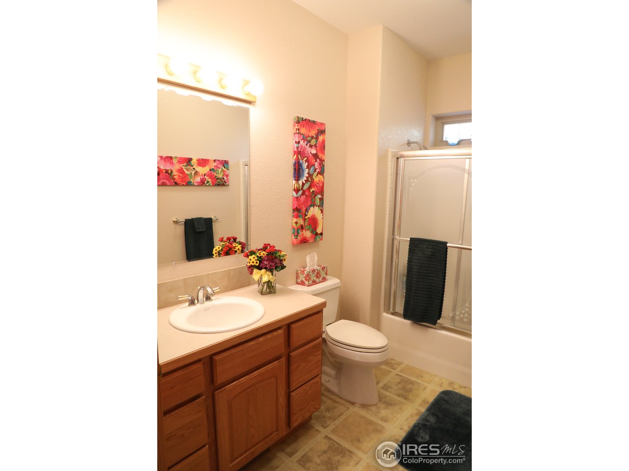 17757 County Rd T5 Fort Morgan, CO 80701 - Photo 27 of 40 Main Bath