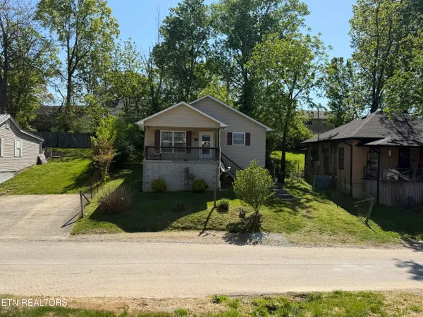 $205,000 | 216 North Cross Street, Oneida, TN 37841